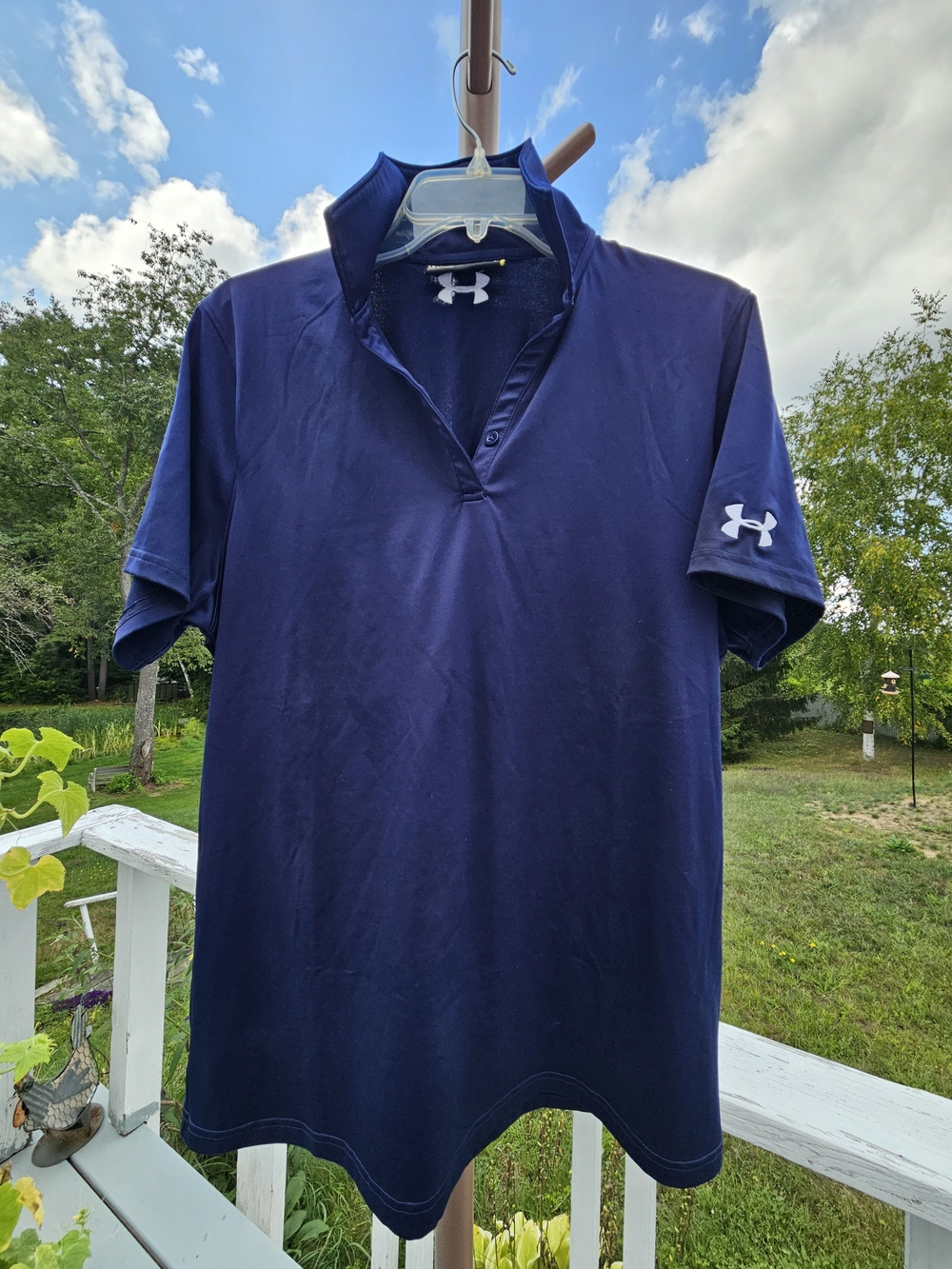 Under Armour Women's Large Gold Shirt